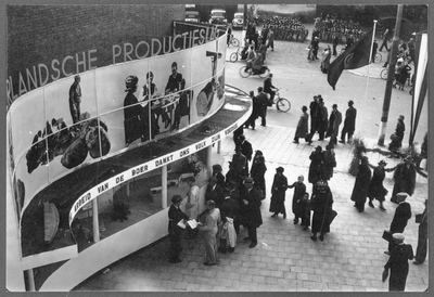 605607 Afbeelding van de stand van het Nederlandsch Agrarisch Front (N.A.F.) op het Vredenburg (op de hoek met de Lange ...